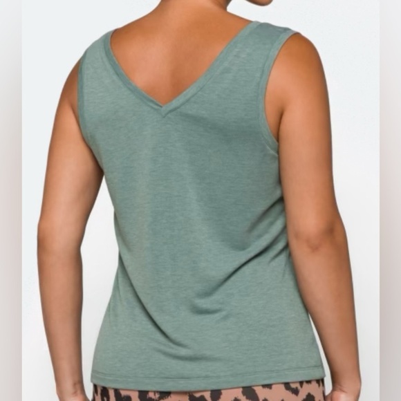 Bobeau Double V Matchback Tank - Picture 2 of 9